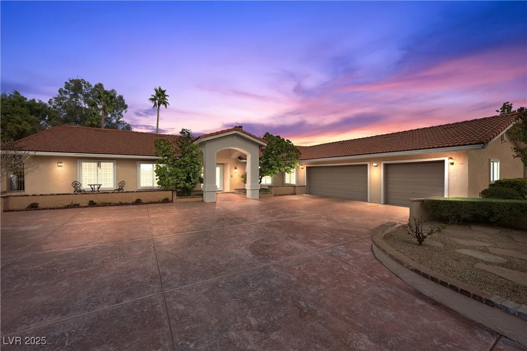 7450 Via Olivero, Las Vegas, NV 89117