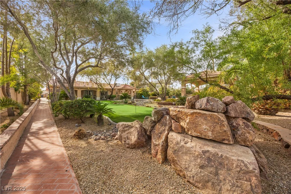 7450 Via Olivero, Las Vegas, NV 89117