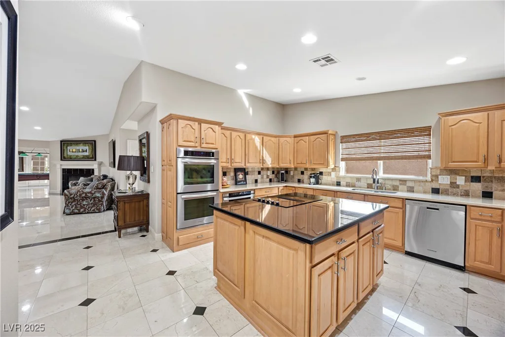 7450 Via Olivero, Las Vegas, NV 89117