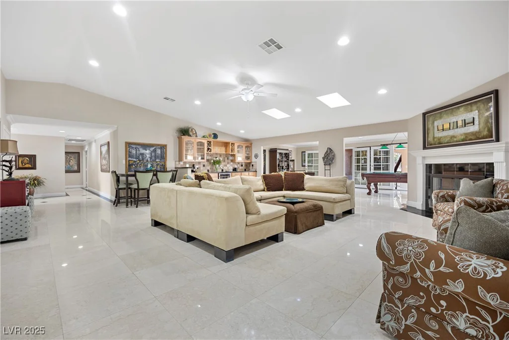 7450 Via Olivero, Las Vegas, NV 89117