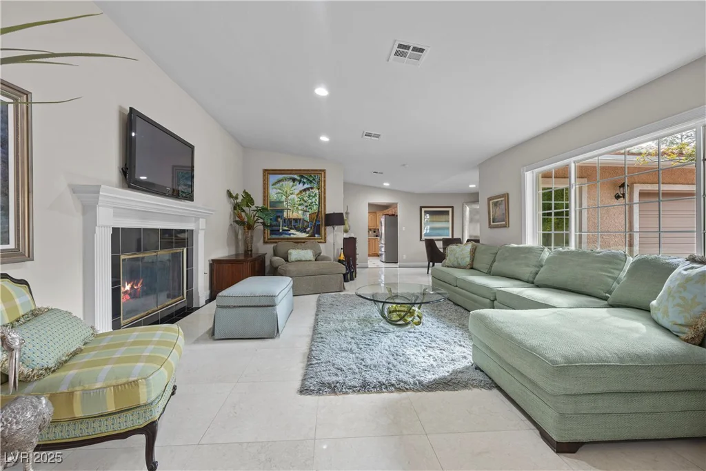 7450 Via Olivero, Las Vegas, NV 89117