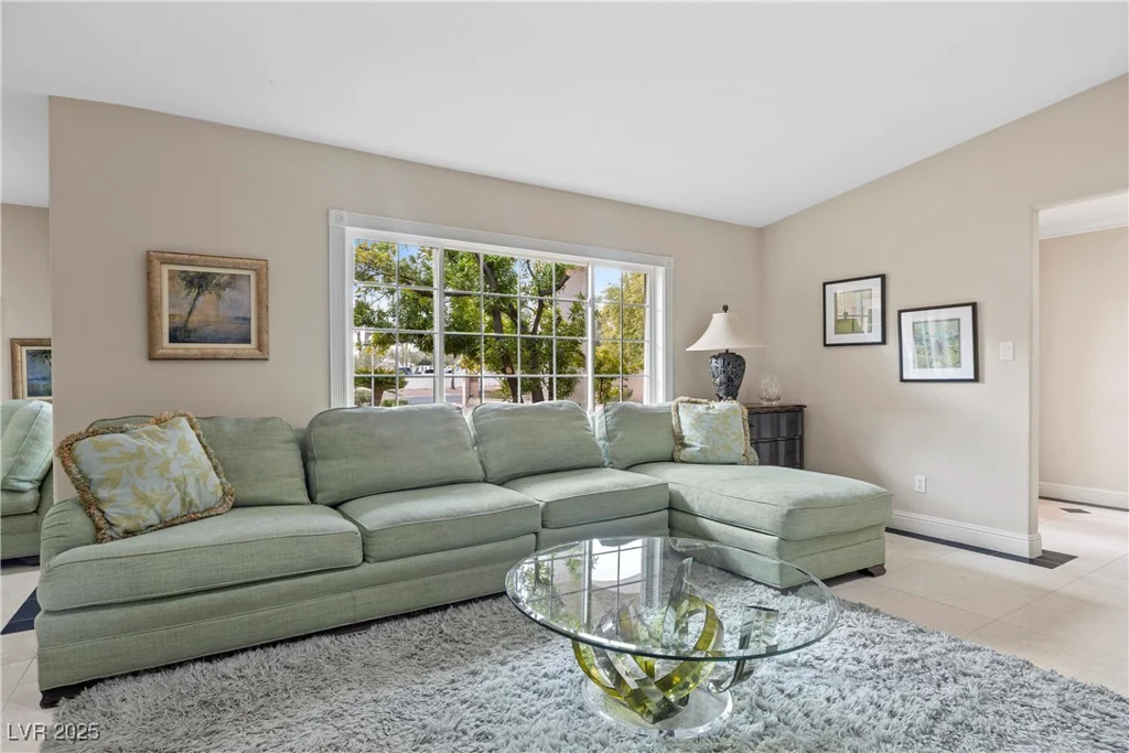 7450 Via Olivero, Las Vegas, NV 89117