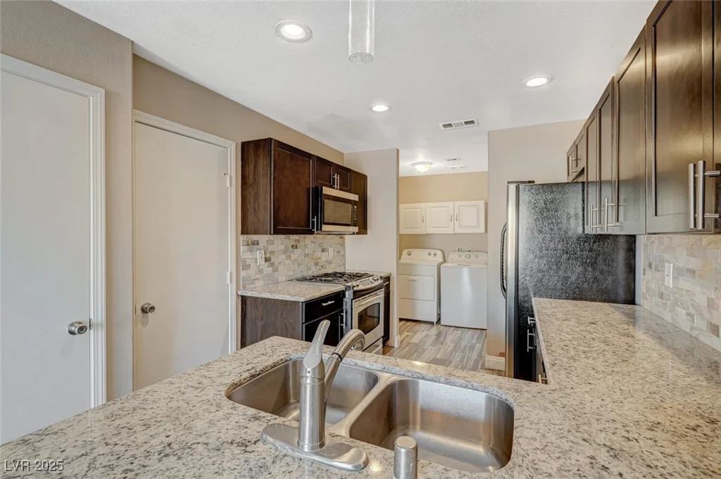 5040 Sublight, Las Vegas, NV 89108