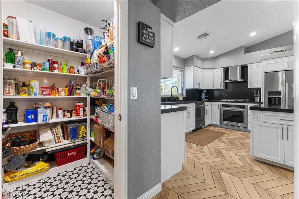 321 Middleton, Henderson, NV 89015
