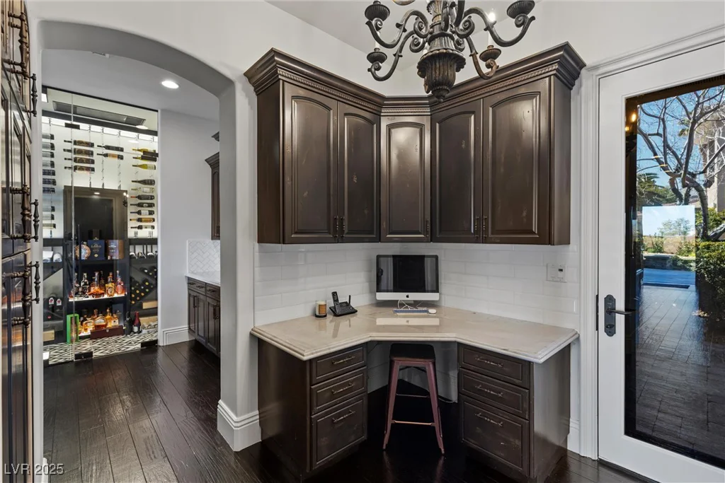 10000 Cresent Mesa, Las Vegas, NV 89145