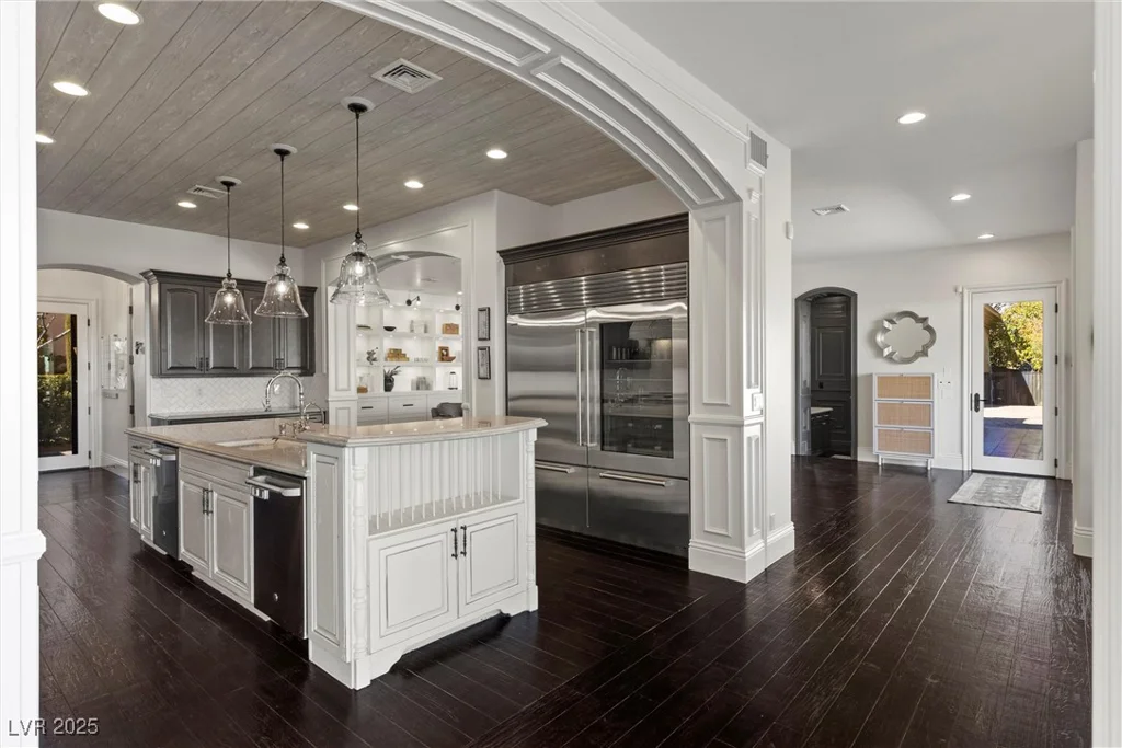 10000 Cresent Mesa, Las Vegas, NV 89145