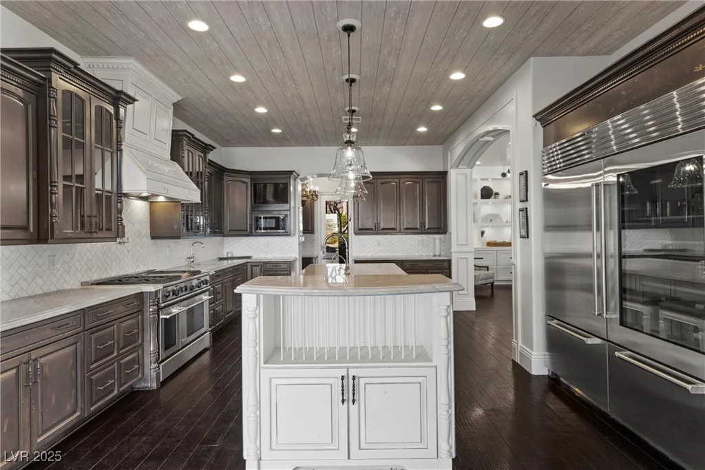 10000 Cresent Mesa, Las Vegas, NV 89145