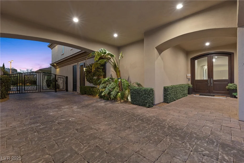 10000 Cresent Mesa, Las Vegas, NV 89145