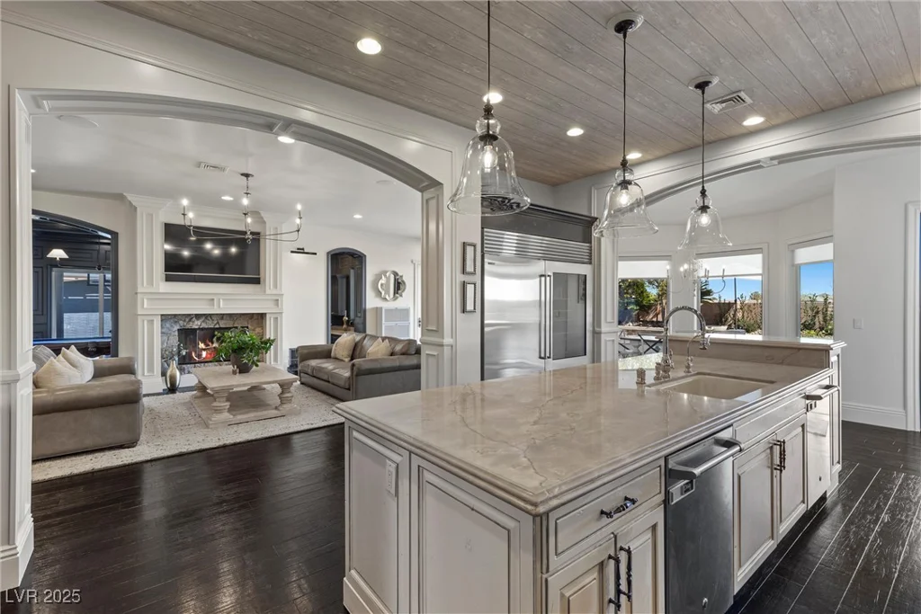 10000 Cresent Mesa, Las Vegas, NV 89145
