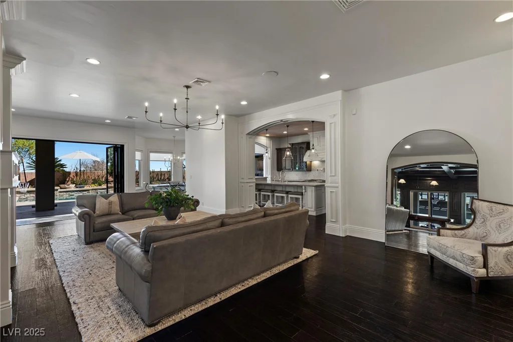10000 Cresent Mesa, Las Vegas, NV 89145