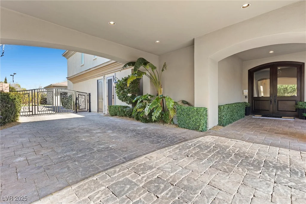 10000 Cresent Mesa, Las Vegas, NV 89145