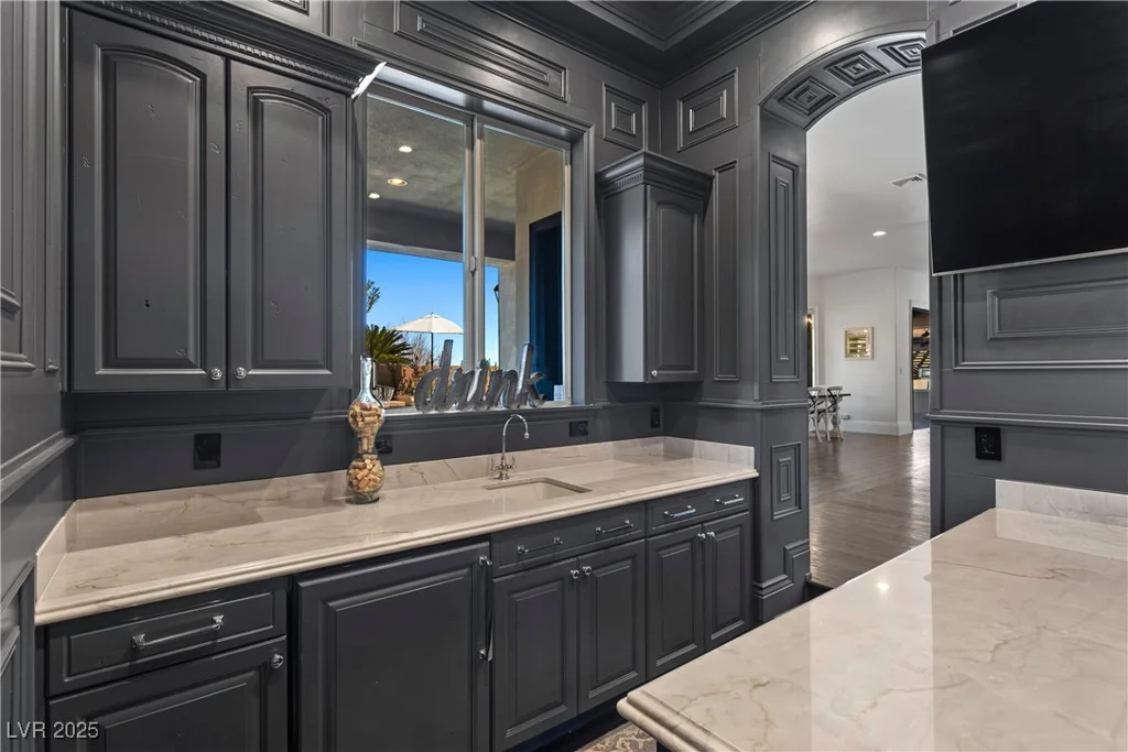10000 Cresent Mesa, Las Vegas, NV 89145
