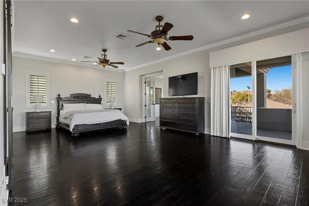 10000 Cresent Mesa, Las Vegas, NV 89145