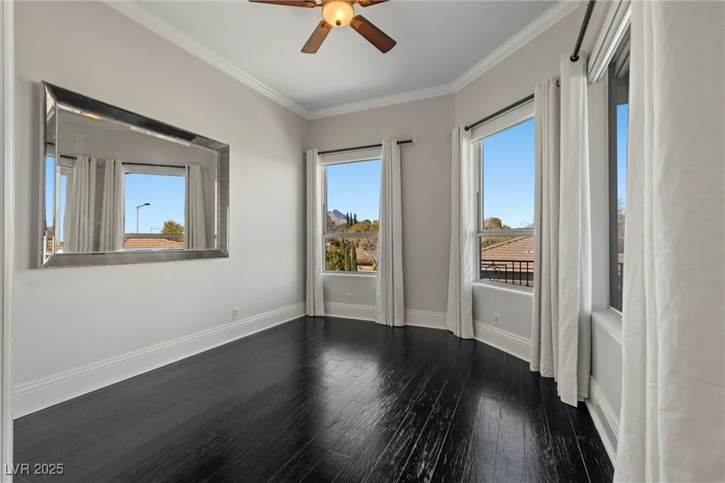 10000 Cresent Mesa, Las Vegas, NV 89145
