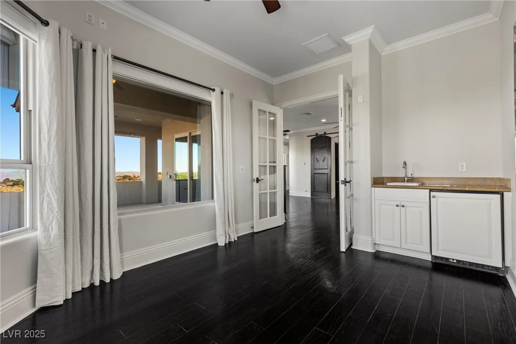 10000 Cresent Mesa, Las Vegas, NV 89145