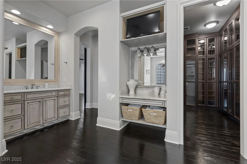 10000 Cresent Mesa, Las Vegas, NV 89145