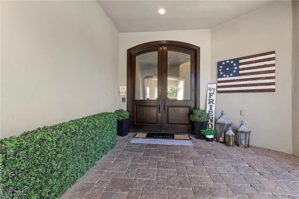 10000 Cresent Mesa, Las Vegas, NV 89145