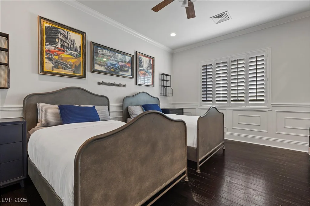 10000 Cresent Mesa, Las Vegas, NV 89145