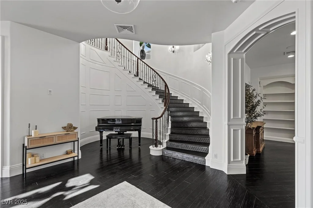 10000 Cresent Mesa, Las Vegas, NV 89145