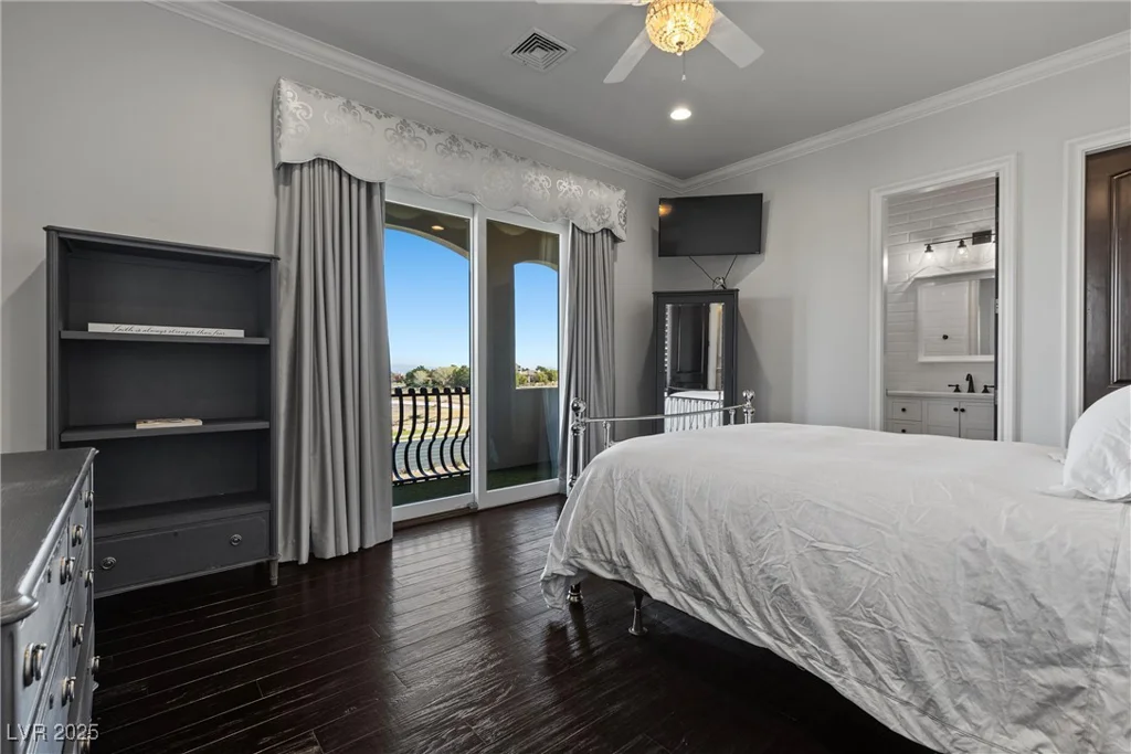 10000 Cresent Mesa, Las Vegas, NV 89145