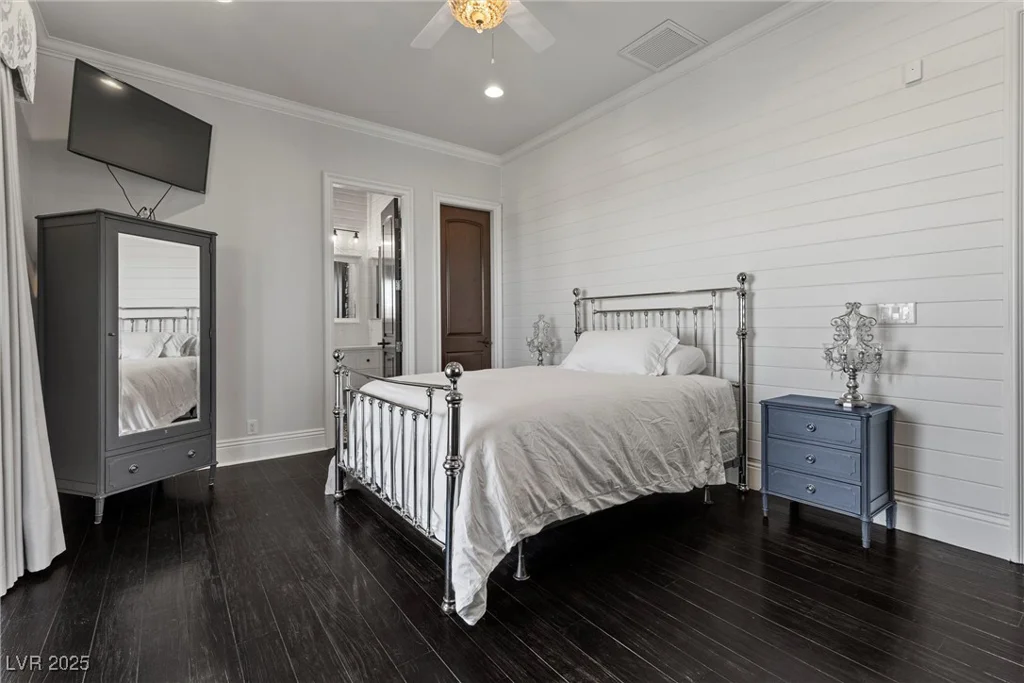 10000 Cresent Mesa, Las Vegas, NV 89145
