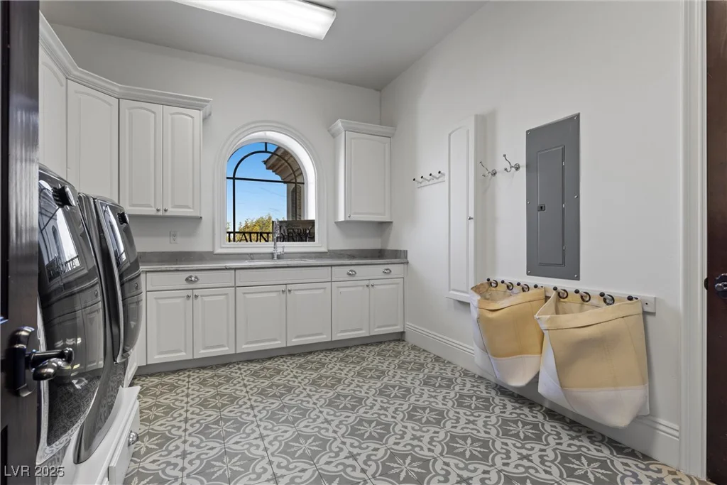 10000 Cresent Mesa, Las Vegas, NV 89145