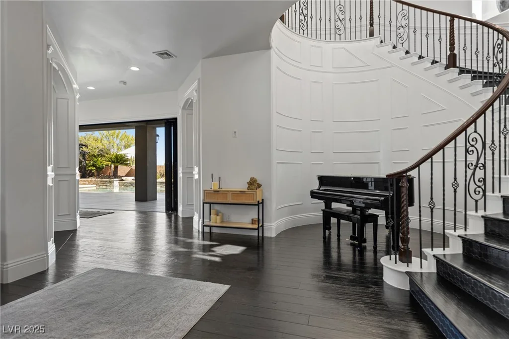 10000 Cresent Mesa, Las Vegas, NV 89145