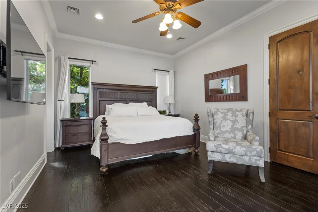 10000 Cresent Mesa, Las Vegas, NV 89145