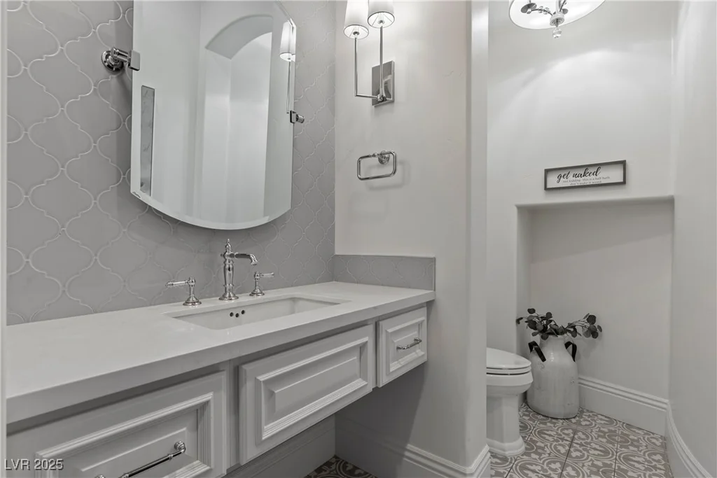 10000 Cresent Mesa, Las Vegas, NV 89145