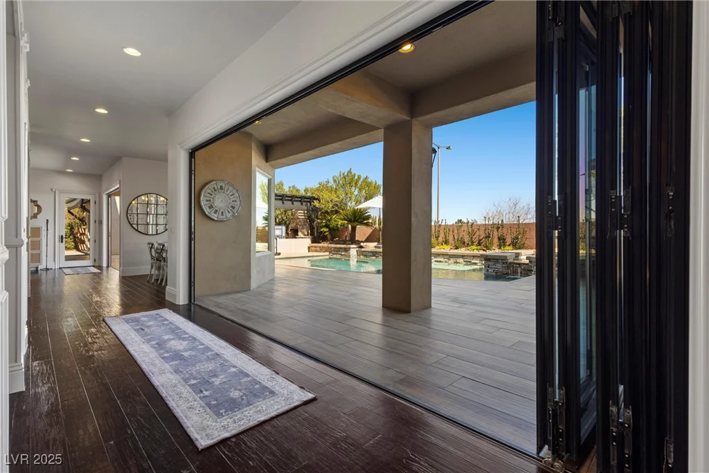 10000 Cresent Mesa, Las Vegas, NV 89145