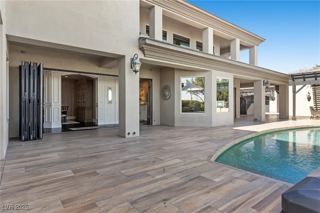 10000 Cresent Mesa, Las Vegas, NV 89145