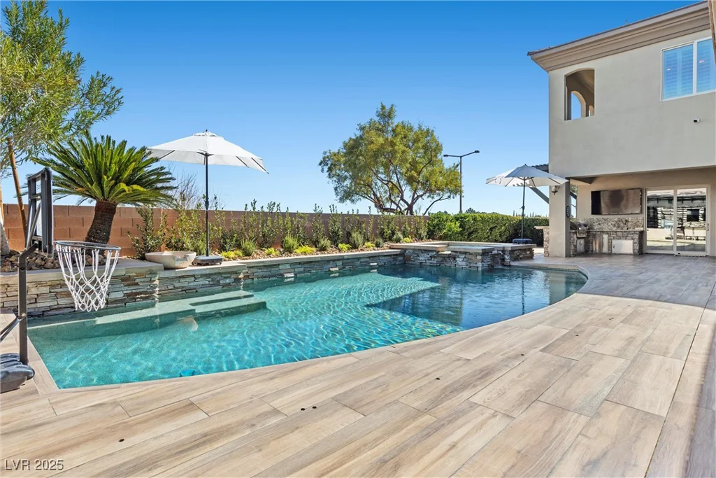 10000 Cresent Mesa, Las Vegas, NV 89145