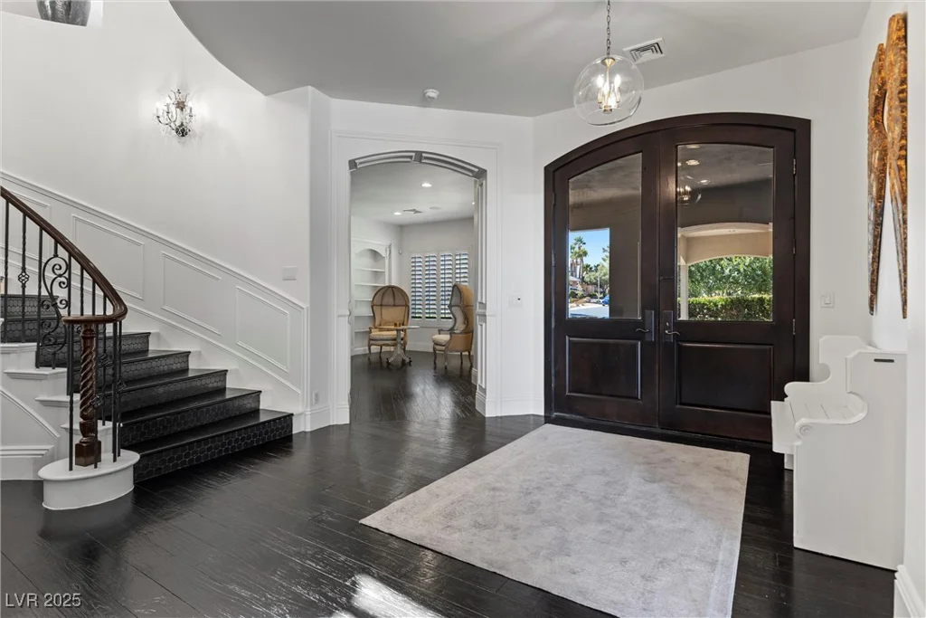 10000 Cresent Mesa, Las Vegas, NV 89145