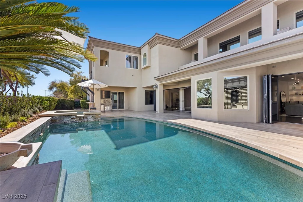 10000 Cresent Mesa, Las Vegas, NV 89145