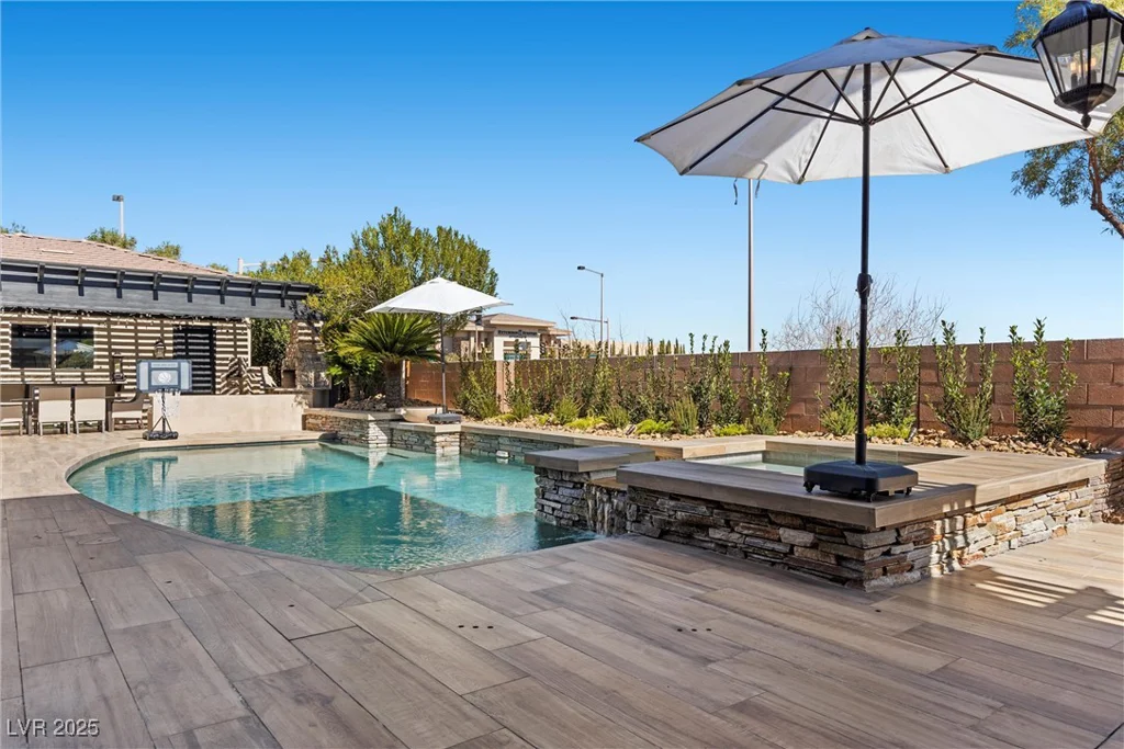 10000 Cresent Mesa, Las Vegas, NV 89145