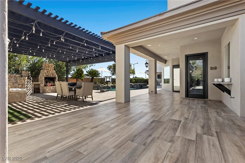 10000 Cresent Mesa, Las Vegas, NV 89145