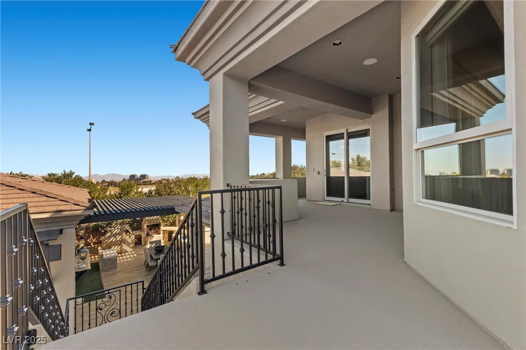 10000 Cresent Mesa, Las Vegas, NV 89145
