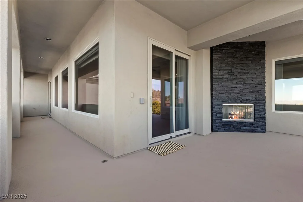 10000 Cresent Mesa, Las Vegas, NV 89145