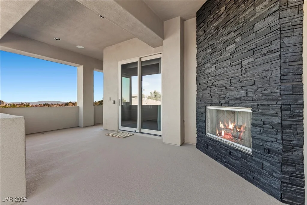 10000 Cresent Mesa, Las Vegas, NV 89145