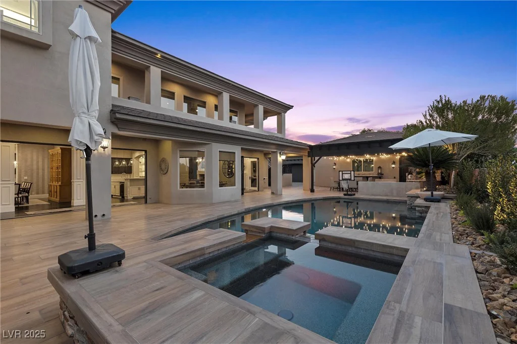 10000 Cresent Mesa, Las Vegas, NV 89145