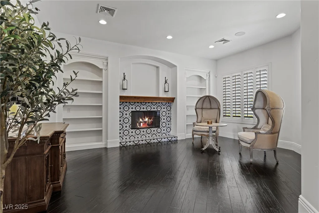 10000 Cresent Mesa, Las Vegas, NV 89145