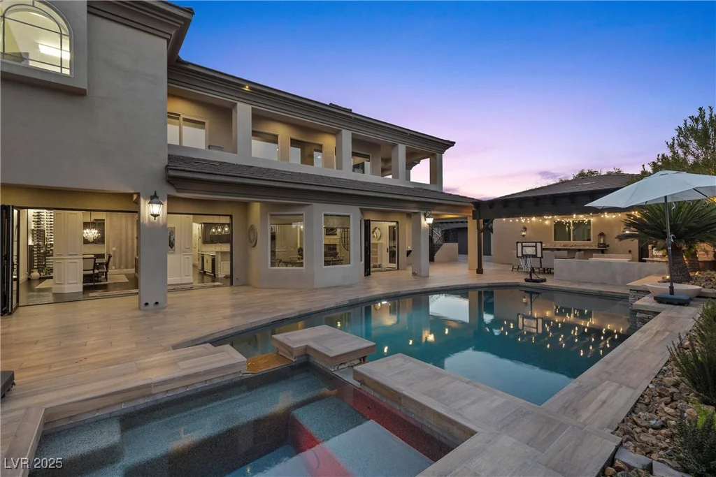 10000 Cresent Mesa, Las Vegas, NV 89145