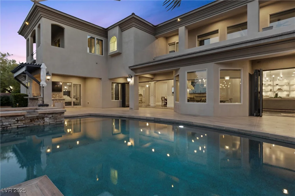10000 Cresent Mesa, Las Vegas, NV 89145