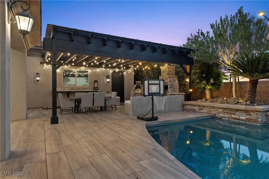 10000 Cresent Mesa, Las Vegas, NV 89145
