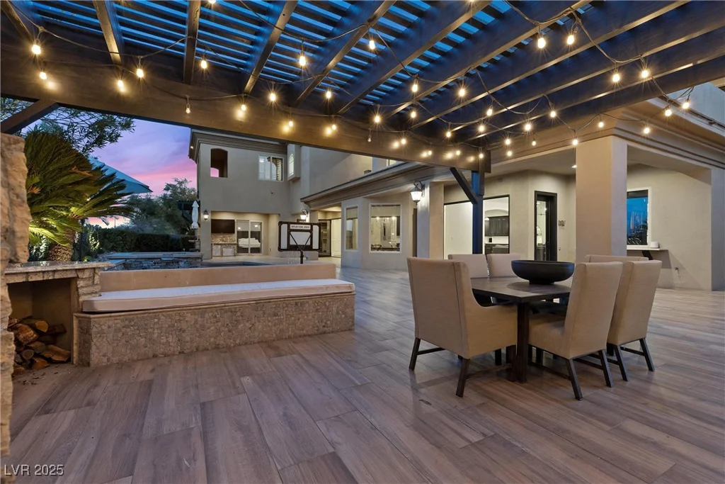 10000 Cresent Mesa, Las Vegas, NV 89145