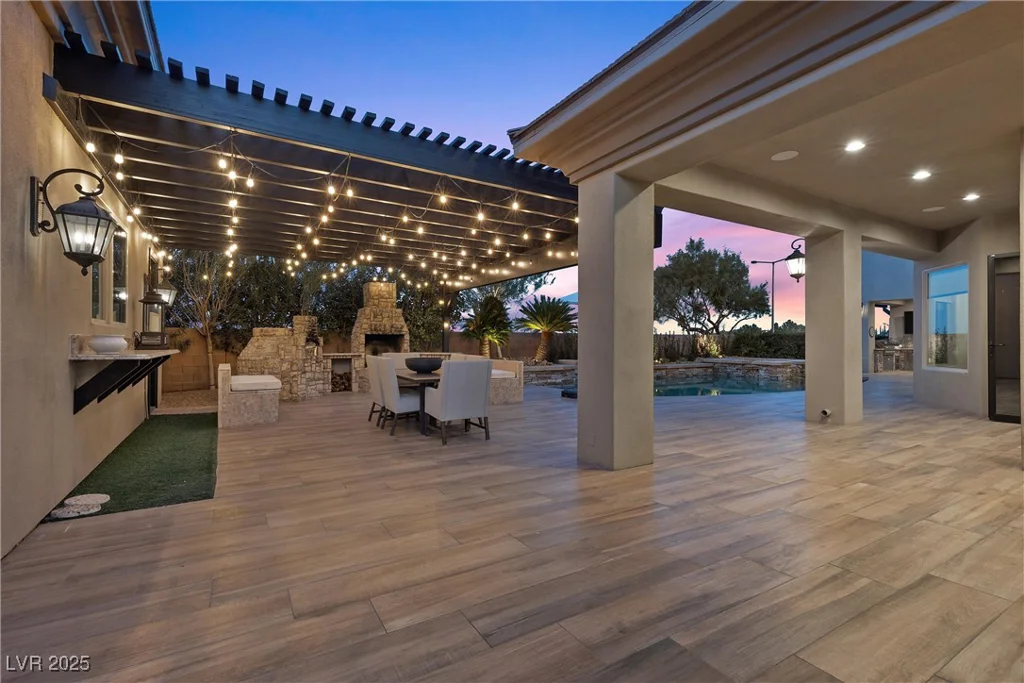 10000 Cresent Mesa, Las Vegas, NV 89145