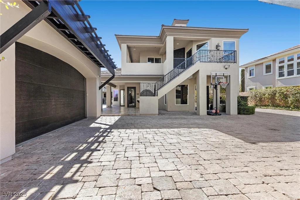 10000 Cresent Mesa, Las Vegas, NV 89145