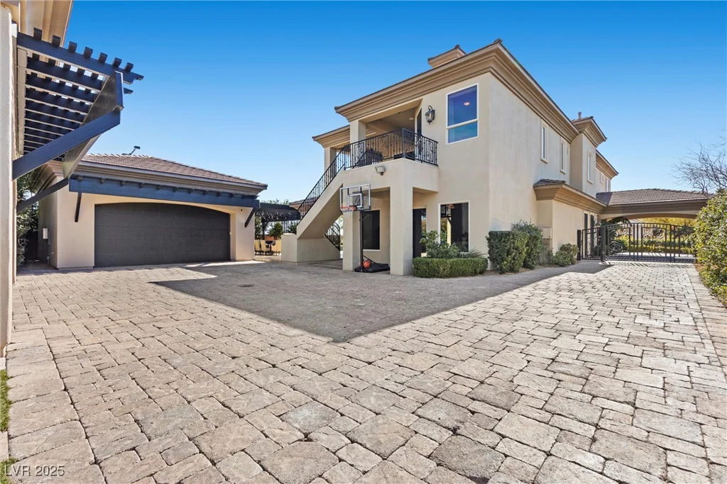 10000 Cresent Mesa, Las Vegas, NV 89145