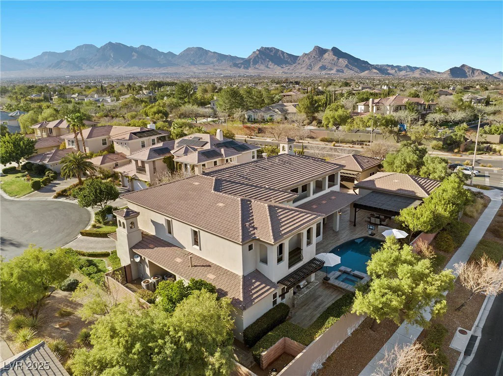 10000 Cresent Mesa, Las Vegas, NV 89145