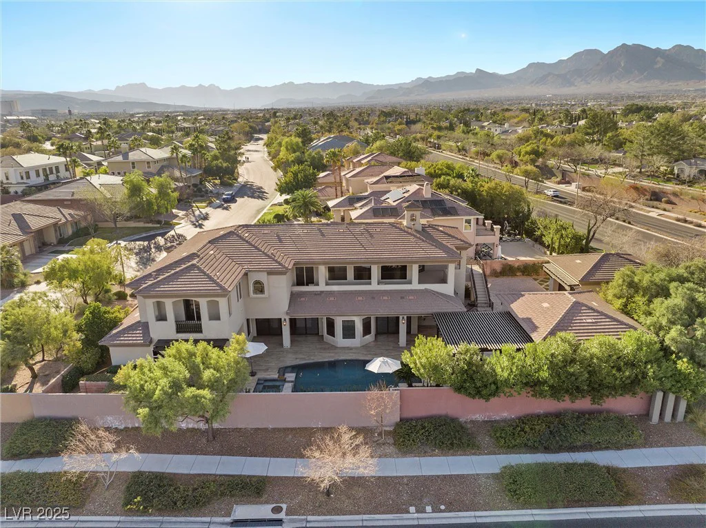 10000 Cresent Mesa, Las Vegas, NV 89145